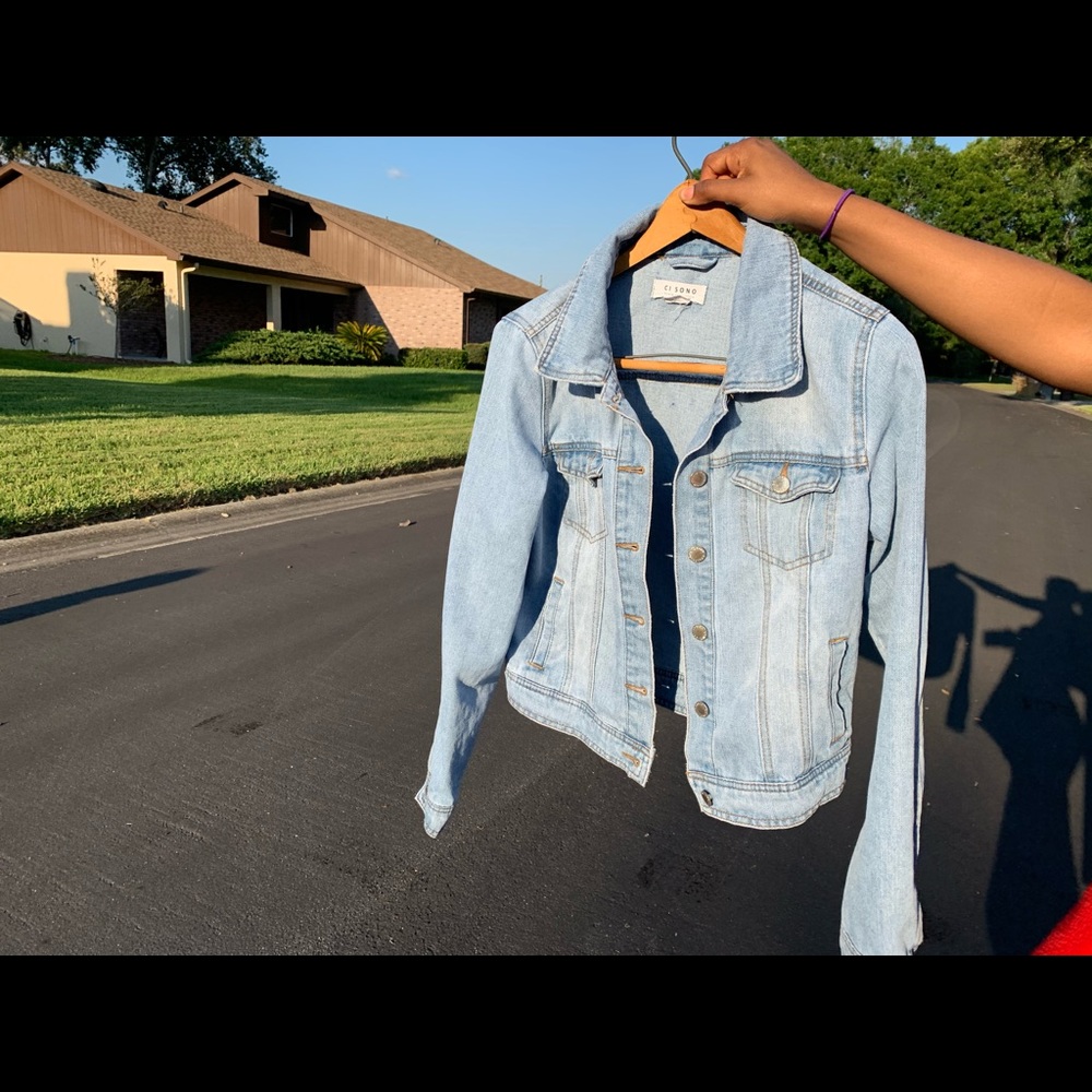 Ripped light blue Jean jacket💗